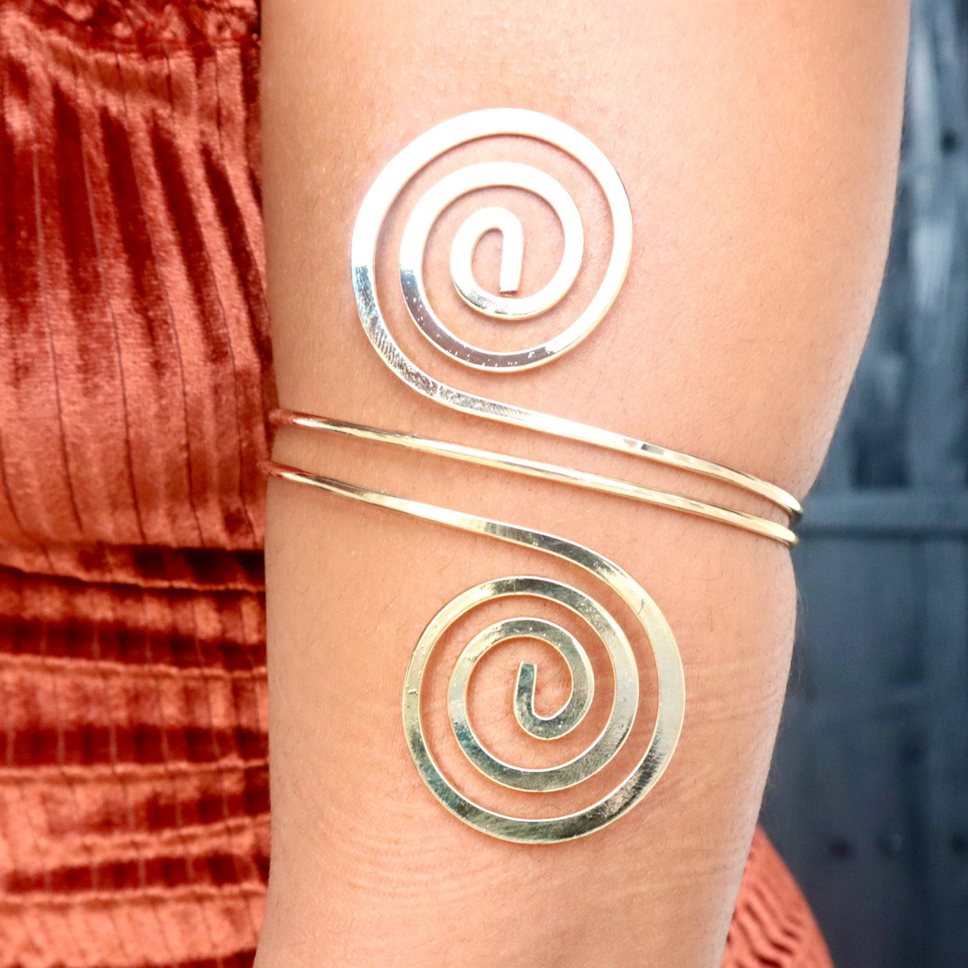 Grand Golden Swirl Arm Cuff